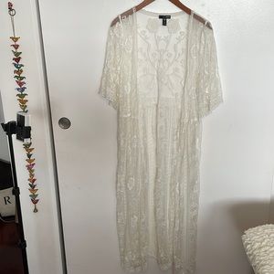 AQUA Floral Lace Duster in white One size.